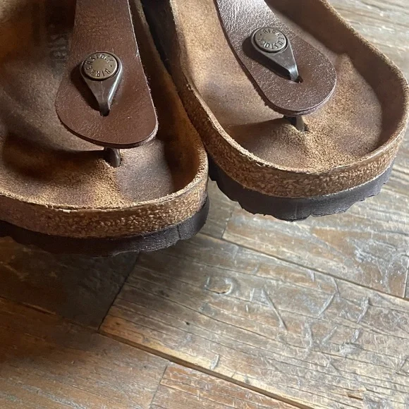 Birkenstock Gizeh Metallic Bronze Sandals🖤 - Picture 8 of 14